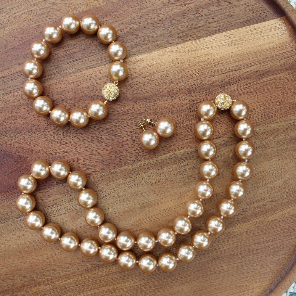 Champagne Shell Pearl Set
